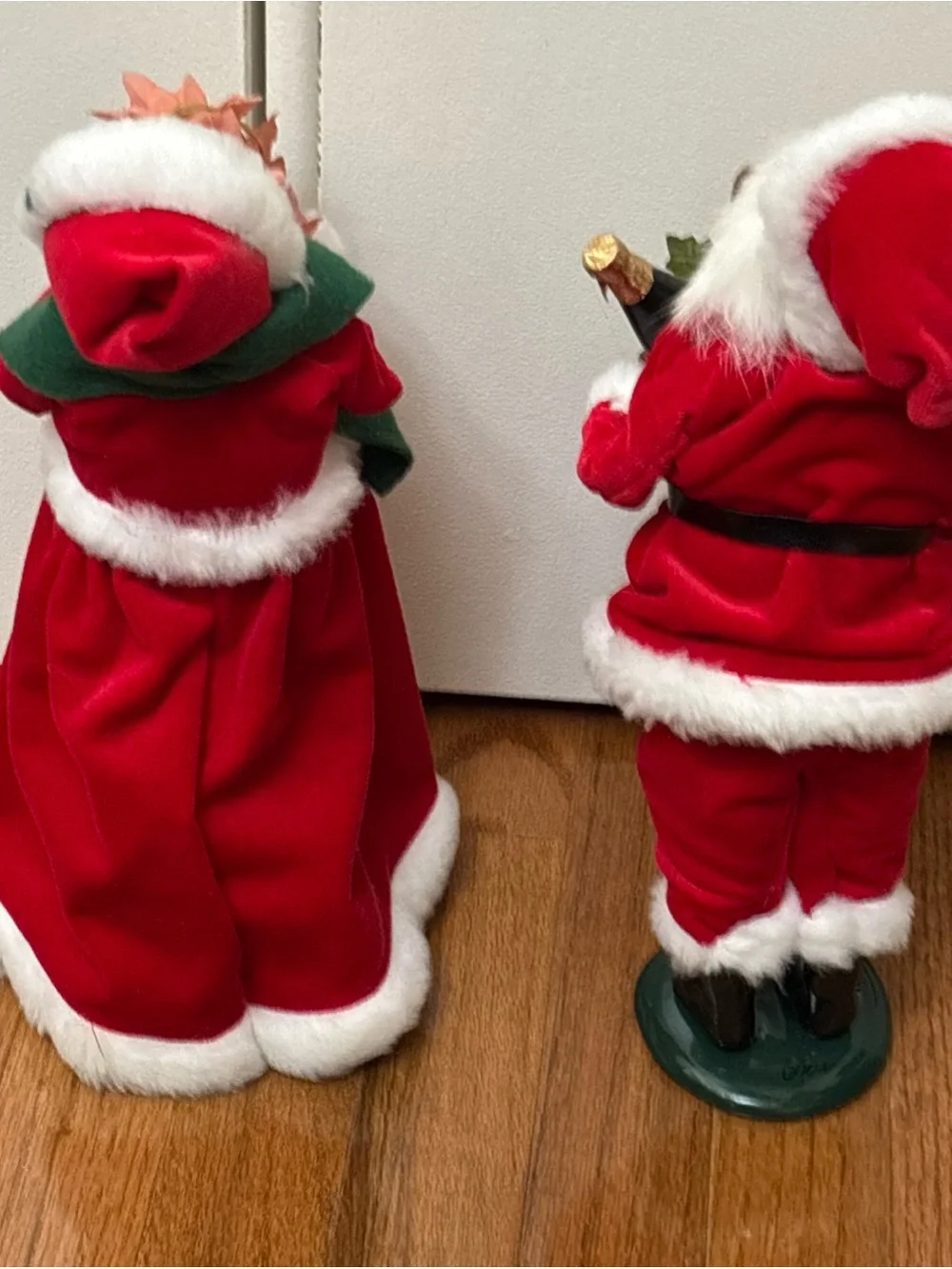 Byers Choice The Carolers Santa & Mrs Claus Christmas 12